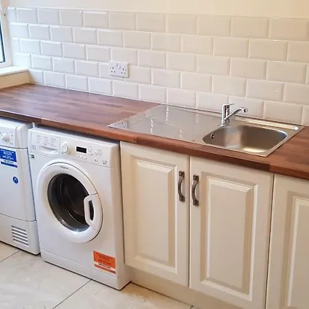 3 Bedroom Newly Furnished Feriehus Cork